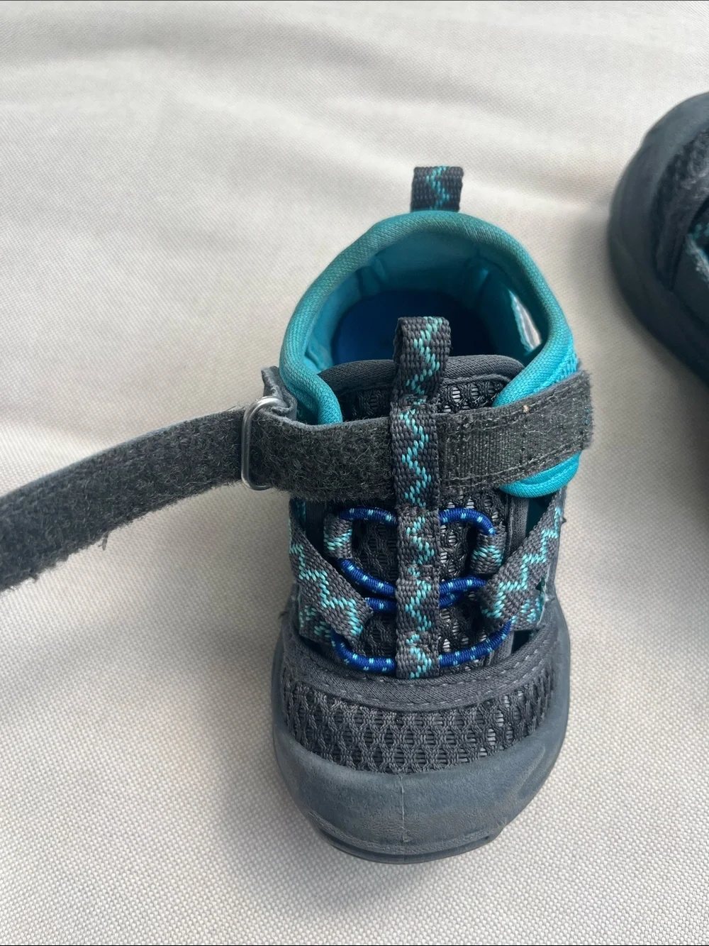 Oshkosh Toddler Shoes size 4
